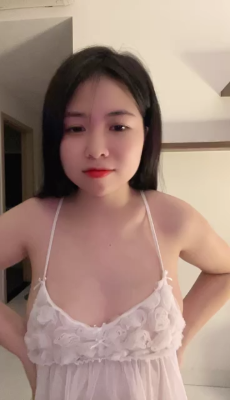sex clip Em áo 2 dây trắng livestream tâm sự